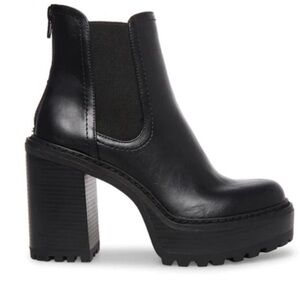 Steve Madden- Kat. Black Heeled Ankle Boots